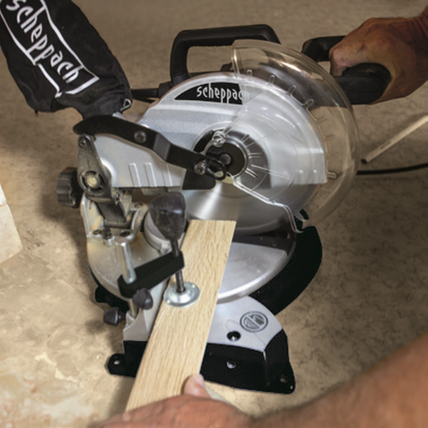 Scheppach Kapp- Und Gehrungssäge 'MT 210 Black Edition' 1500 W, Mit 2 Sägeblättern 4 Scheppach Kapp- Und Gehrungssäge 'MT 210 Black Edition' 1500 W, Mit 2 Sägeblättern – Bild 4